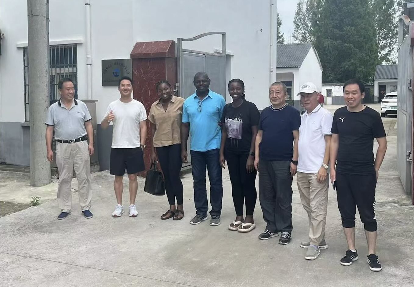 Herzlich willkommen, ein Team aus Afrika besuchte unsere Fabrik